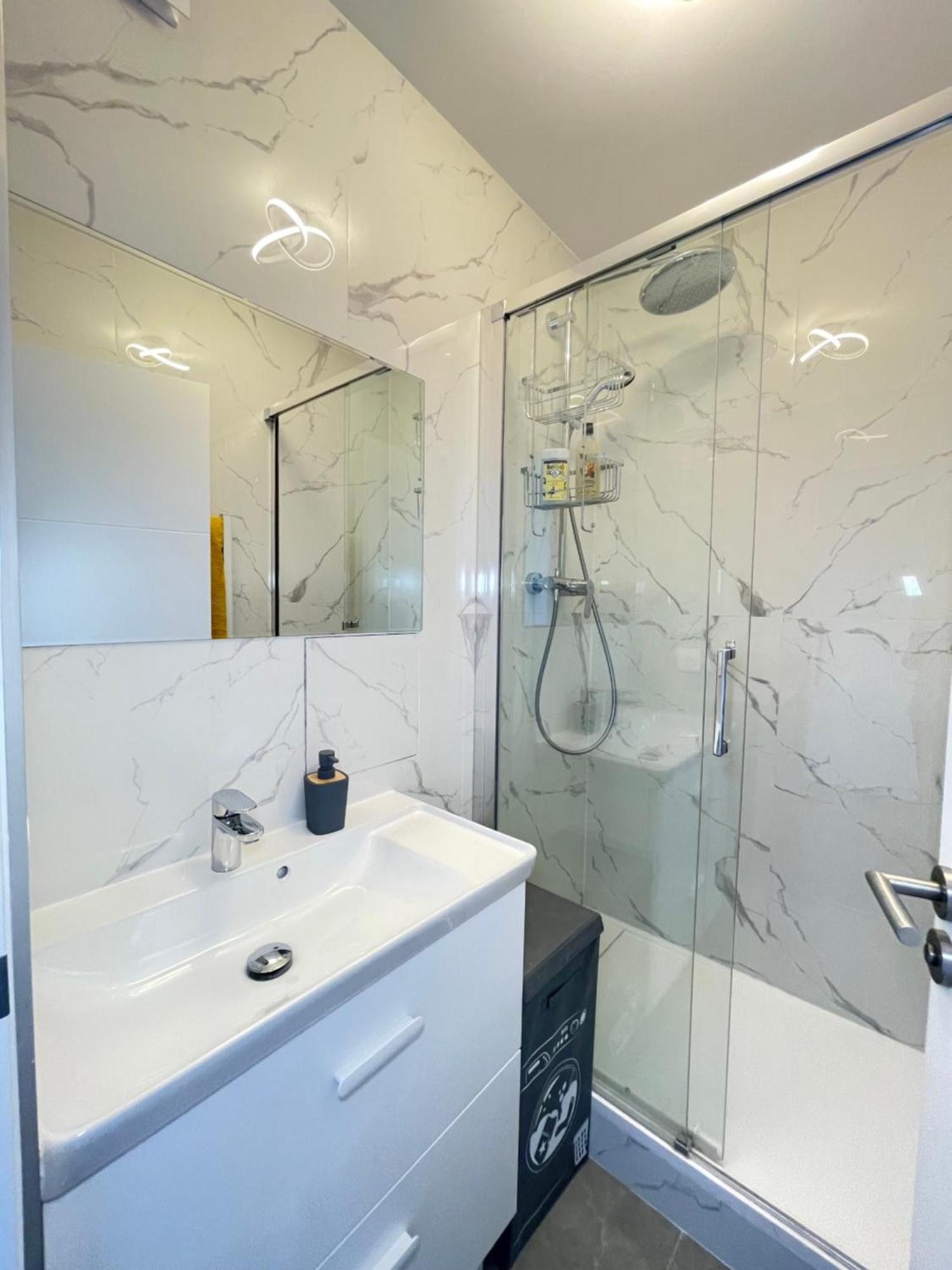 Paris Pantin Magnifique Appartement 4 Pieces De 108M2 Avec 2 Parking Interieur - Tres Cosy Pour 1 A 12 Personnes - Entierement Refait A Neuf Entire Apartment Luxurious And Warm - Pantin Paris 19 Eme Free Wifi Gratuit Exterior photo
