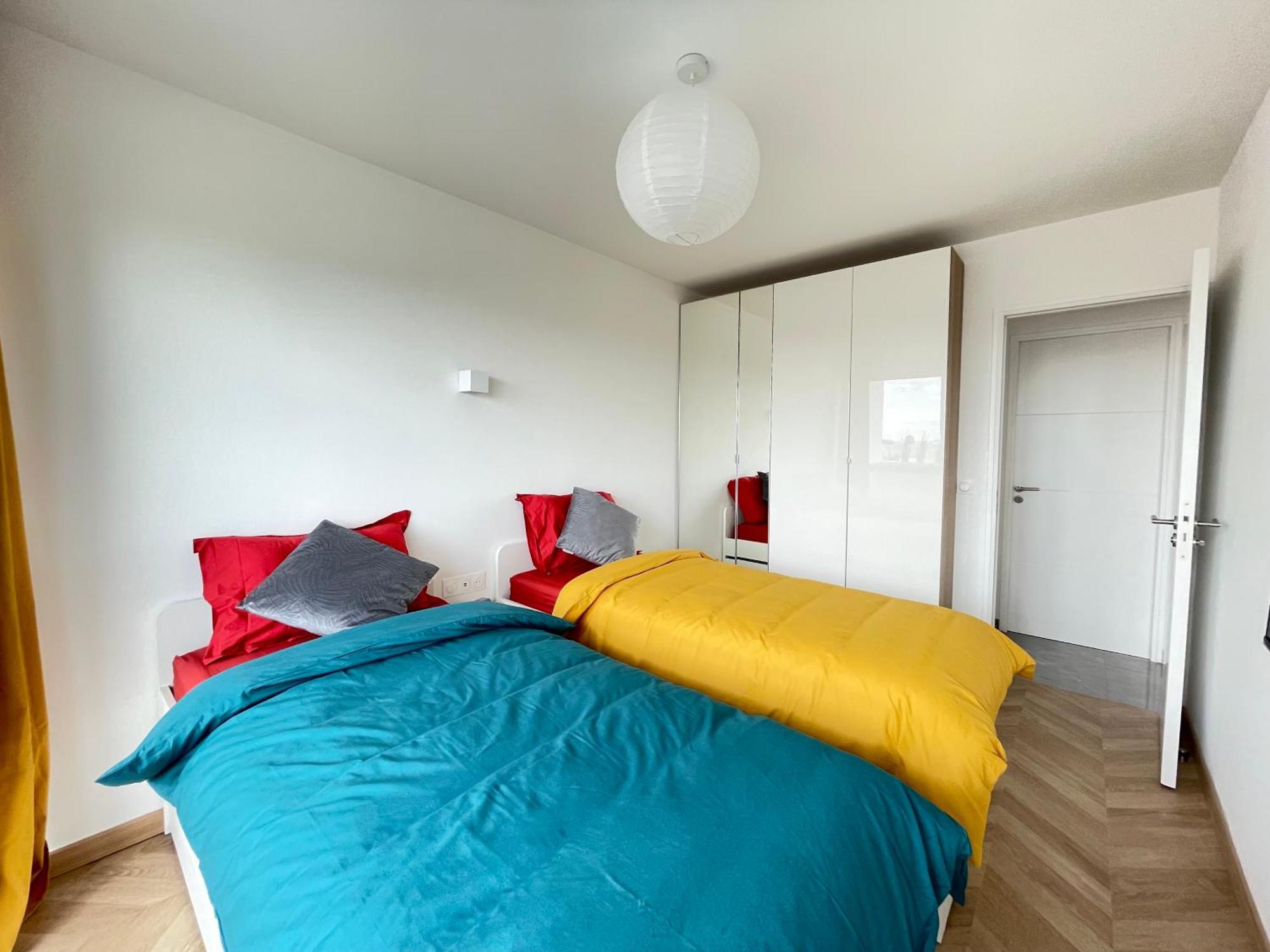 Paris Pantin Magnifique Appartement 4 Pieces De 108M2 Avec 2 Parking Interieur - Tres Cosy Pour 1 A 12 Personnes - Entierement Refait A Neuf Entire Apartment Luxurious And Warm - Pantin Paris 19 Eme Free Wifi Gratuit Exterior photo