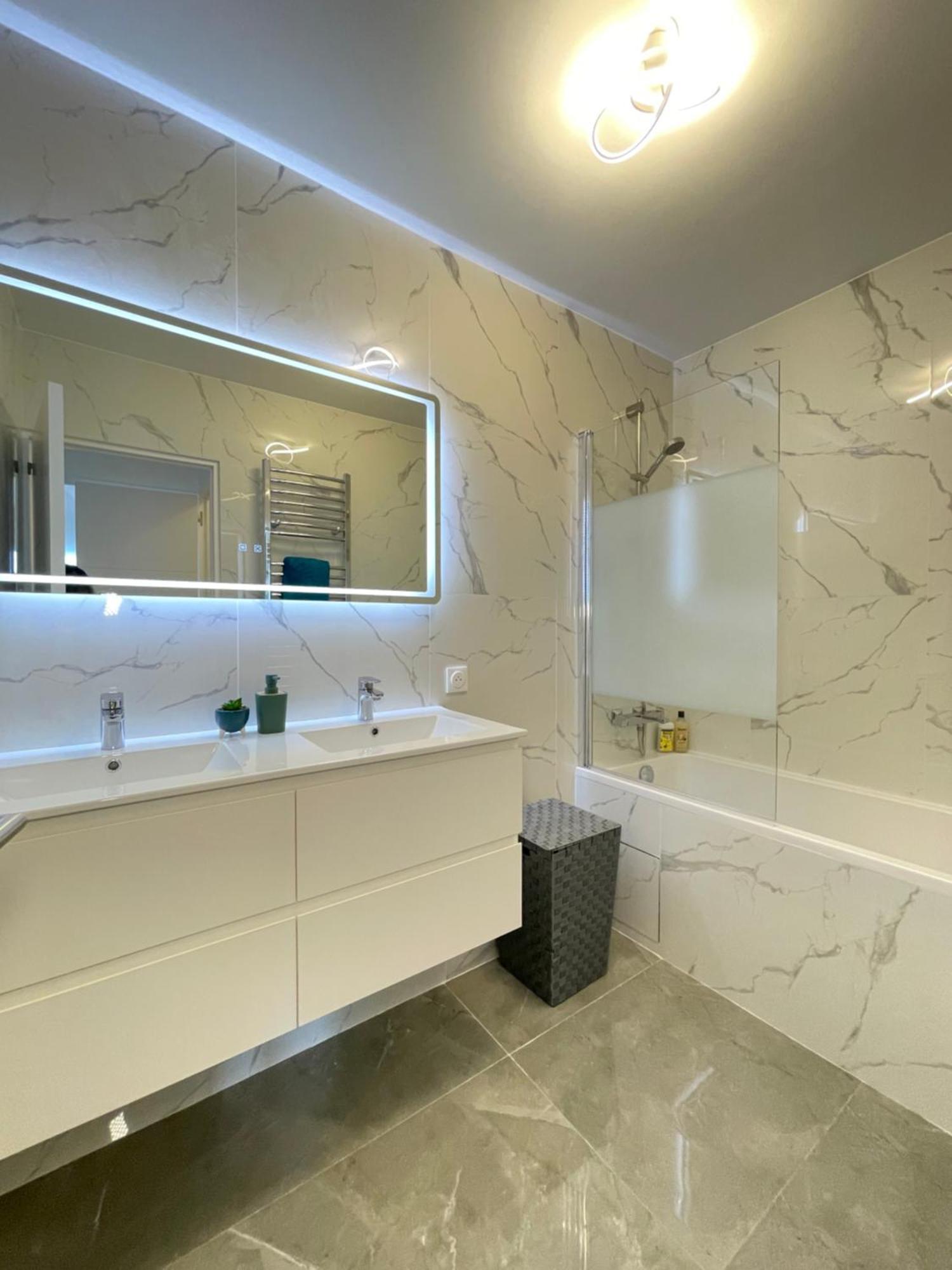 Paris Pantin Magnifique Appartement 4 Pieces De 108M2 Avec 2 Parking Interieur - Tres Cosy Pour 1 A 12 Personnes - Entierement Refait A Neuf Entire Apartment Luxurious And Warm - Pantin Paris 19 Eme Free Wifi Gratuit Exterior photo