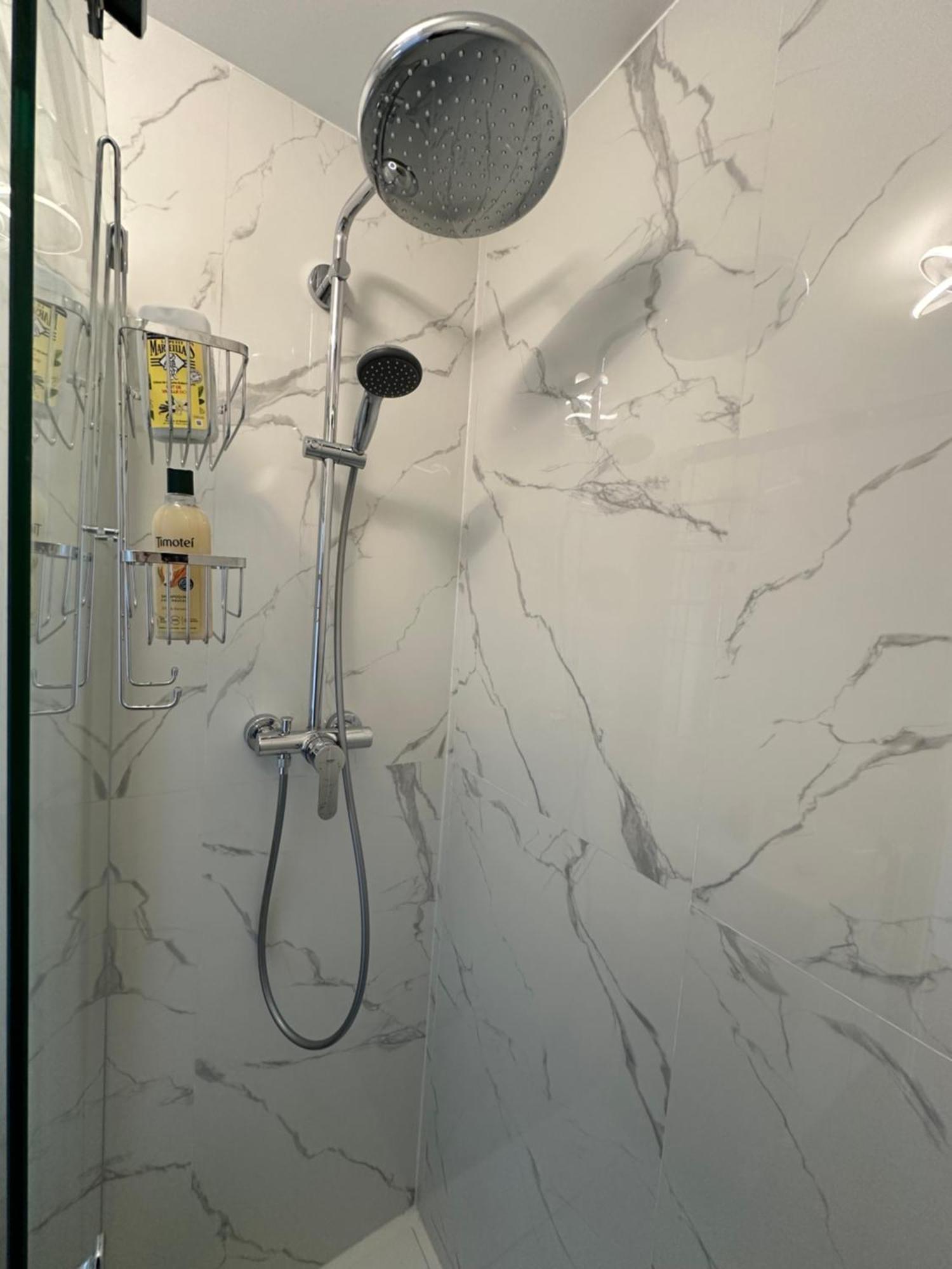 Paris Pantin Magnifique Appartement 4 Pieces De 108M2 Avec 2 Parking Interieur - Tres Cosy Pour 1 A 12 Personnes - Entierement Refait A Neuf Entire Apartment Luxurious And Warm - Pantin Paris 19 Eme Free Wifi Gratuit Exterior photo